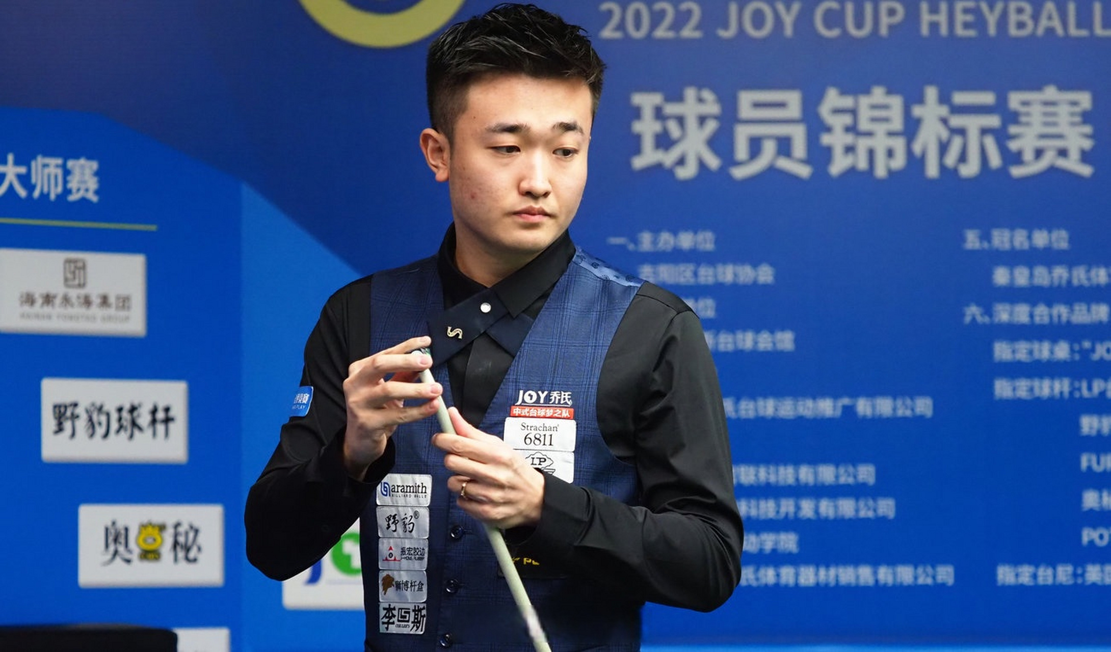 而是彼此咬 而是彼此咬